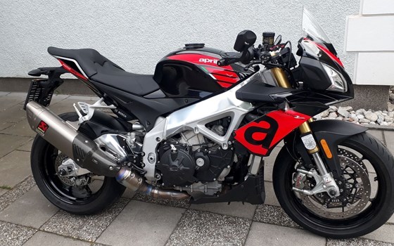 Gebrauchtmotorrad Aprilia Tuono V4 1100 RR - Bild 1 Gebrauchtmotorrad Aprilia Tuono V4 1100 RR - Bild 1