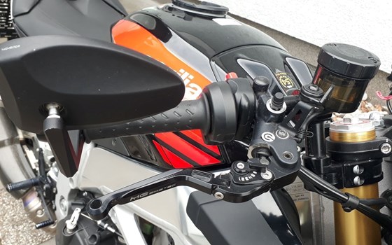 Gebrauchtmotorrad Aprilia Tuono V4 1100 RR - Bild 4 Gebrauchtmotorrad Aprilia Tuono V4 1100 RR - Bild 4