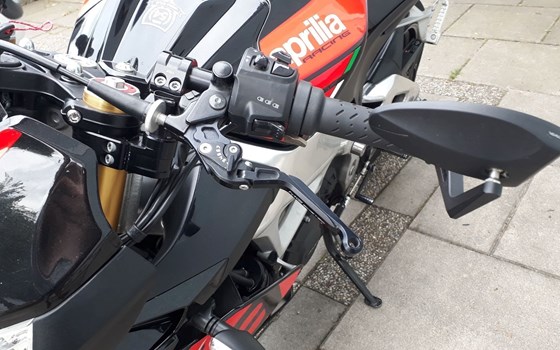Gebrauchtmotorrad Aprilia Tuono V4 1100 RR - Bild 5 Gebrauchtmotorrad Aprilia Tuono V4 1100 RR - Bild 5