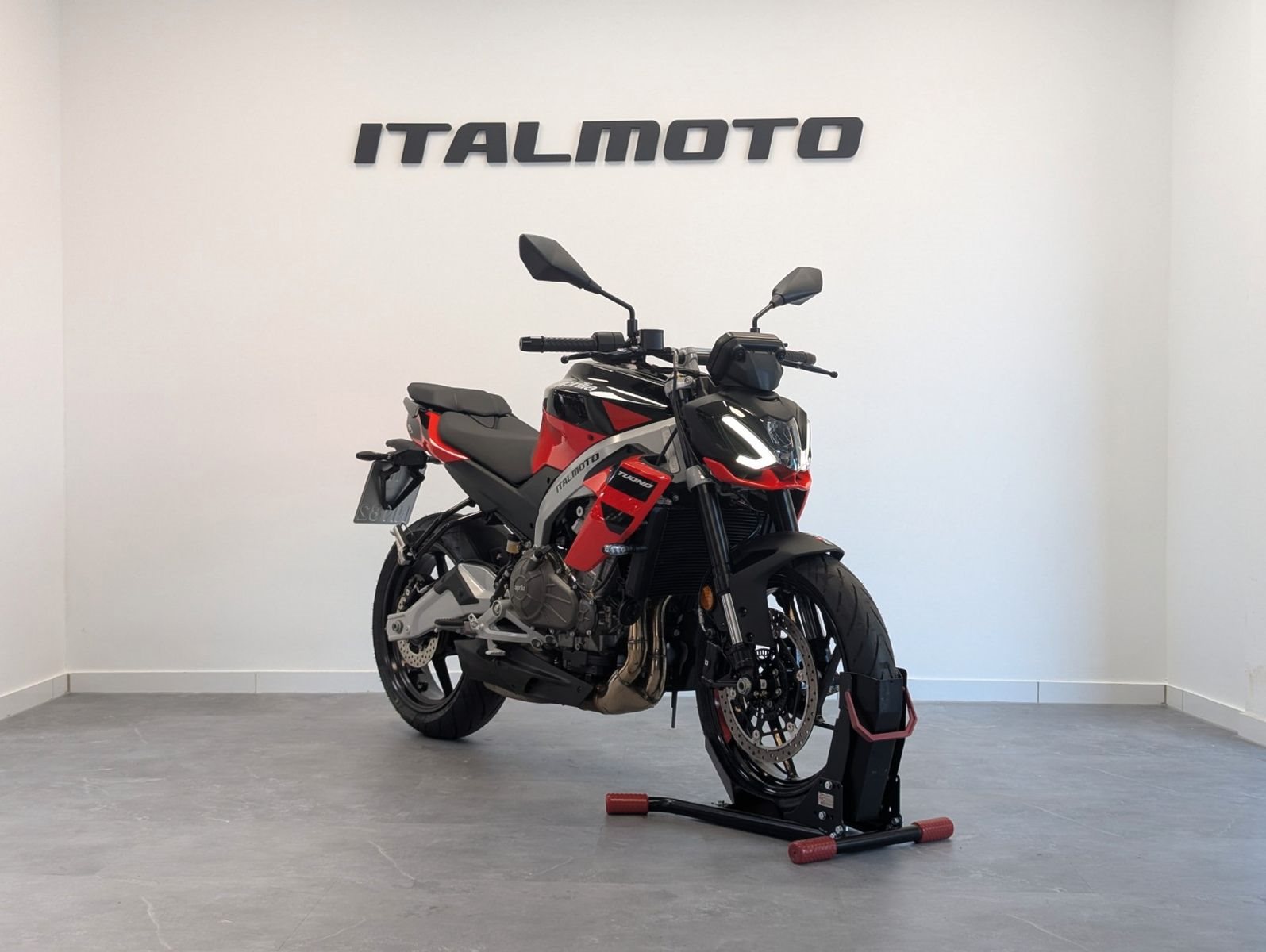 Aprilia Tuono 457 