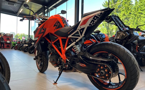 Gebrauchtmotorrad KTM 1290 Super Duke - Bild 2 Gebrauchtmotorrad KTM 1290 Super Duke - Bild 2