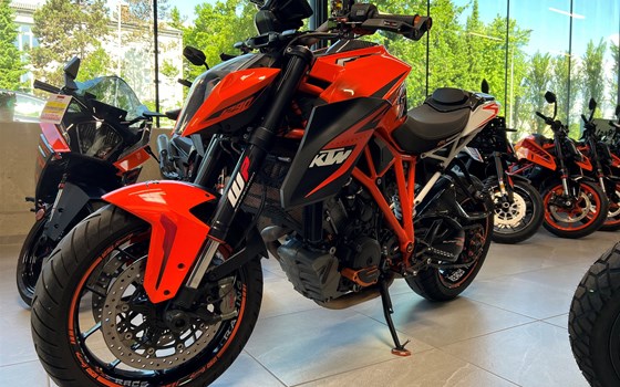 Gebrauchtmotorrad KTM 1290 Super Duke - Bild 3 Gebrauchtmotorrad KTM 1290 Super Duke - Bild 3