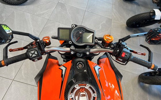 Gebrauchtmotorrad KTM 1290 Super Duke - Bild 5 Gebrauchtmotorrad KTM 1290 Super Duke - Bild 5