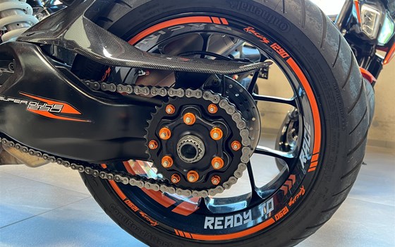 Gebrauchtmotorrad KTM 1290 Super Duke - Bild 7 Gebrauchtmotorrad KTM 1290 Super Duke - Bild 7