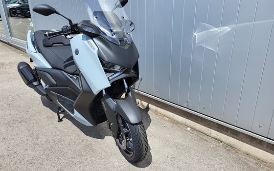Neufahrzeug Yamaha XMAX 300 Tech MAX - Bild 2 Neufahrzeug Yamaha XMAX 300 Tech MAX - Bild 2