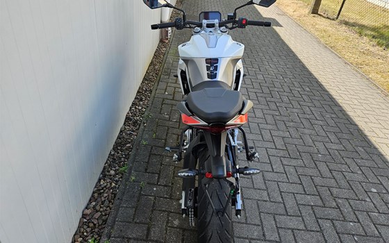 Neufahrzeug Aprilia Tuono 457 - Bild 8