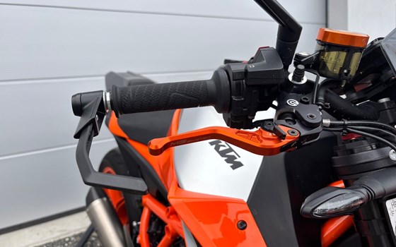 Gebrauchtmotorrad KTM 1290 Super Duke R - Bild 13 Gebrauchtmotorrad KTM 1290 Super Duke R - Bild 13