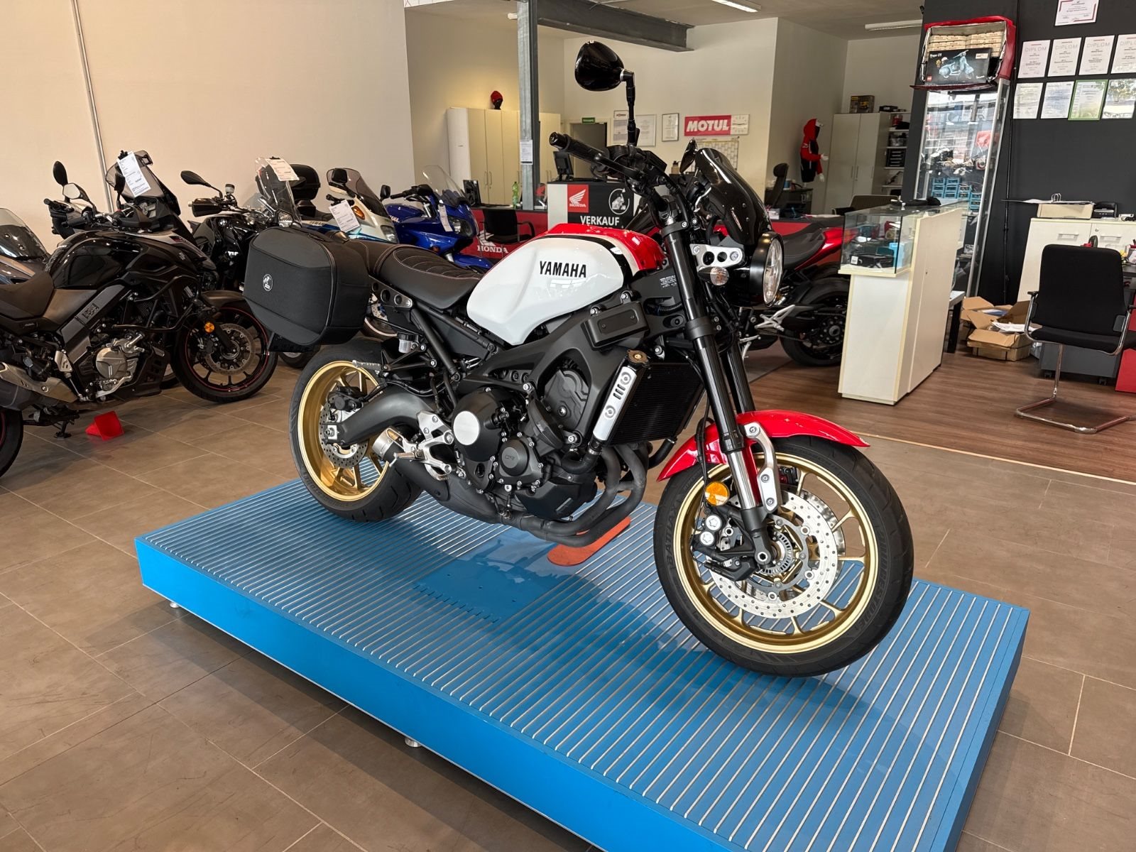 Yamaha XSR900