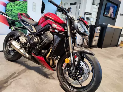 Triumph Street Triple 765 RS<br />Carnival Red, AKTIONSPREIS, SOFORT VERFÜGBAR!!!