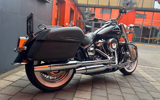 Gebrauchtmotorrad Harley-Davidson Softail Deluxe FLDE - Bild 3 Gebrauchtmotorrad Harley-Davidson Softail Deluxe FLDE - Bild 3