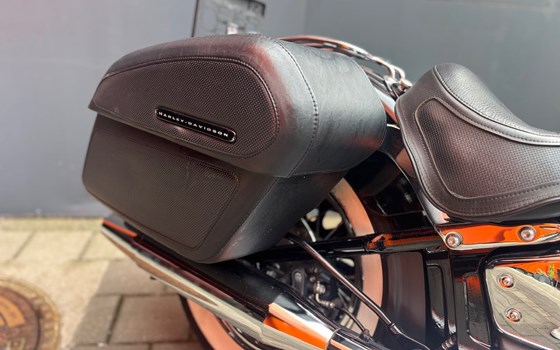 Gebrauchtmotorrad Harley-Davidson Softail Deluxe FLDE - Bild 4 Gebrauchtmotorrad Harley-Davidson Softail Deluxe FLDE - Bild 4