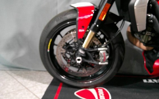 Gebrauchtmotorrad Ducati Monster 1200 R - Bild 10