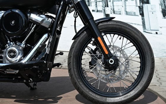 Gebrauchtmotorrad Harley-Davidson Softail Slim FLS - Bild 2