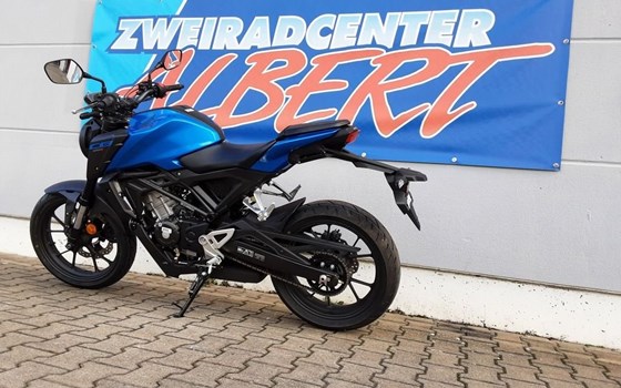 Gebrauchtmotorrad Honda CB125R - Bild 3