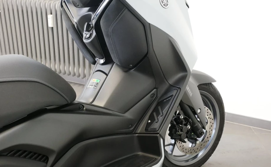 Offer Yamaha XMAX 300 Tech MAX+ Bild 14: Offer Yamaha XMAX 300 Tech MAX+
