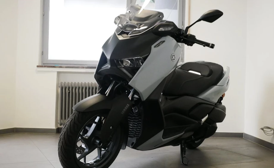 Offer Yamaha XMAX 300 Tech MAX+ Bild 2: Offer Yamaha XMAX 300 Tech MAX+