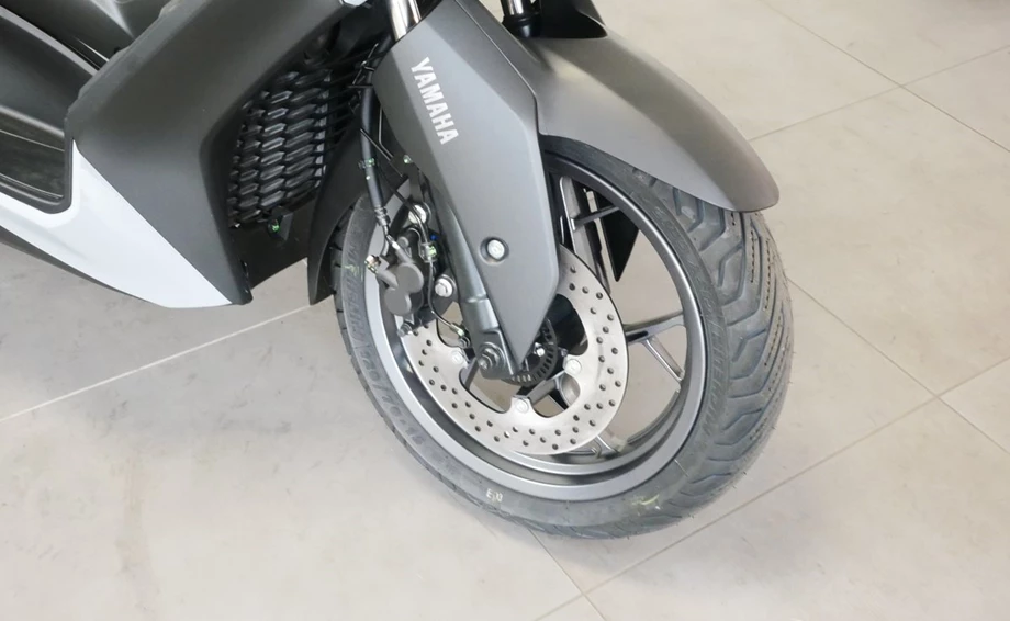 Offer Yamaha XMAX 300 Tech MAX+ Bild 6: Offer Yamaha XMAX 300 Tech MAX+