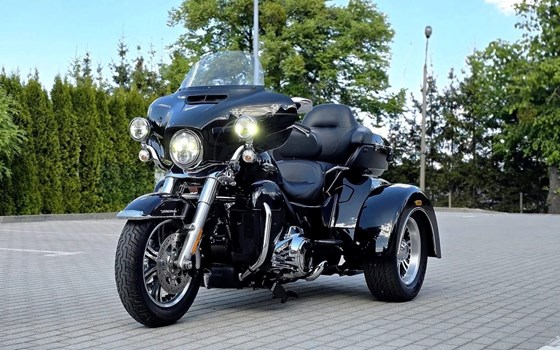 Gebrauchtmotorrad Harley-Davidson Tri Glide Ultra Classic FLHTCUTG - Bild 1