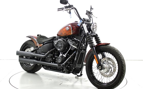 Motorrad Occasion Harley-Davidson Softail Street Bob FXBB - Bild 2
