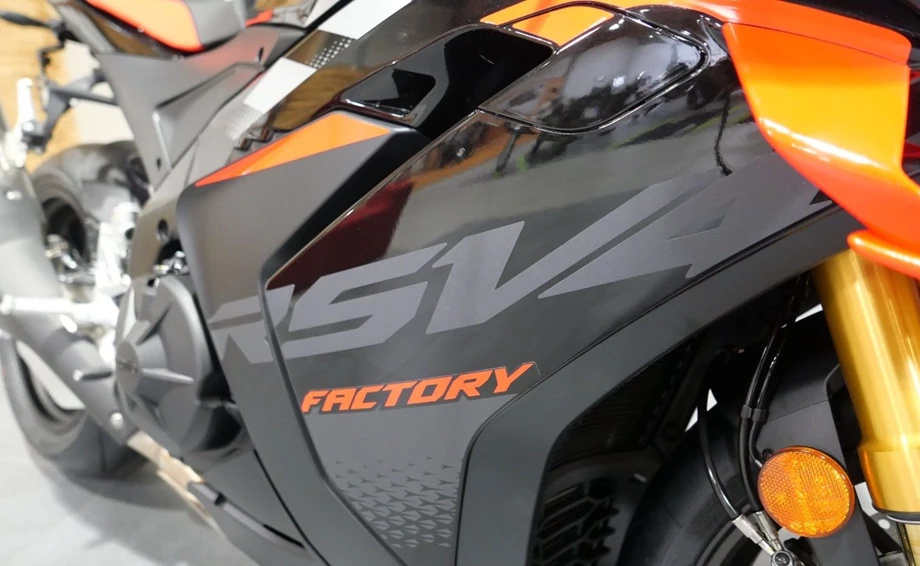 Angebot Aprilia RSV4 1100 Factory Bild 6: Angebot Aprilia RSV4 1100 Factory