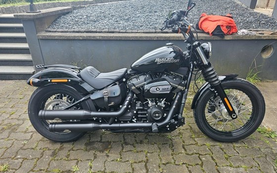 Gebrauchtmotorrad Harley-Davidson Softail Street Bob FXBB - Bild 2