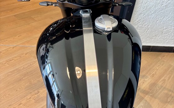 Gebrauchtmotorrad Triumph Rocket 3 Storm R - Bild 3