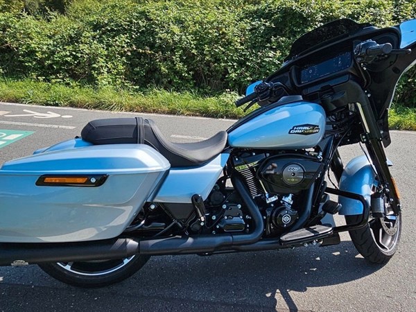 Gebrauchtmotorrad Harley-Davidson CVO Street Glide FLHXSE