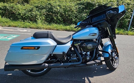 Gebrauchtmotorrad Harley-Davidson CVO Street Glide FLHXSE - Bild 1