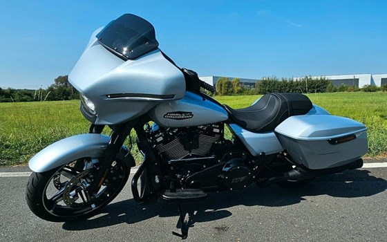 Gebrauchtmotorrad Harley-Davidson CVO Street Glide FLHXSE - Bild 2