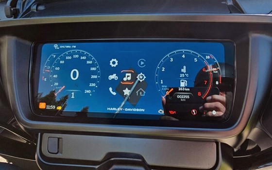 Gebrauchtmotorrad Harley-Davidson CVO Street Glide FLHXSE - Bild 6