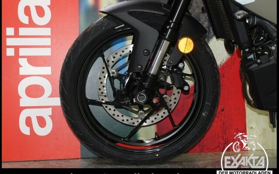 Gebrauchtmotorrad Aprilia Tuono 457 - Bild 19