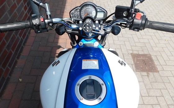 Gebrauchtmotorrad Suzuki SFV 650 Gladius - Bild 11