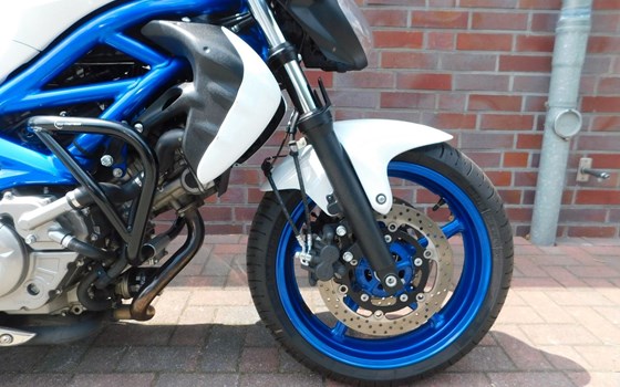 Gebrauchtmotorrad Suzuki SFV 650 Gladius - Bild 14