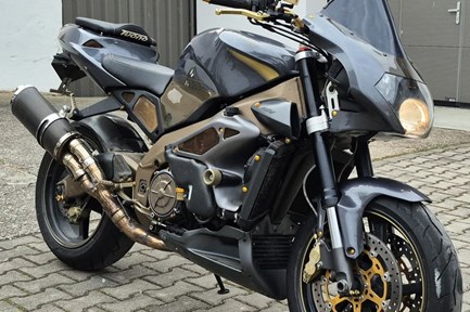 Aprilia RSV 1000 Tuono