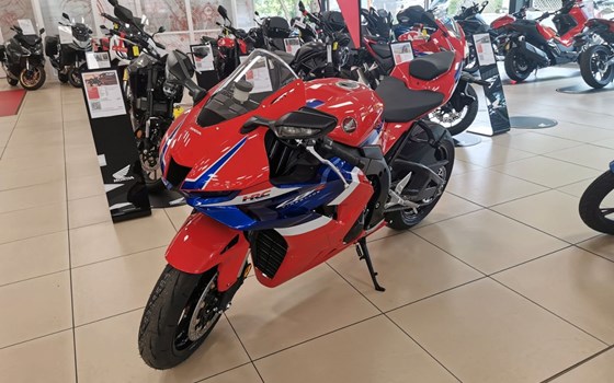 Gebrauchtmotorrad Honda CBR1000RR Fireblade - Bild 1