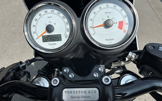 Gebrauchtmotorrad Triumph Thruxton Ace - Bild 9 Gebrauchtmotorrad Triumph Thruxton Ace - Bild 9