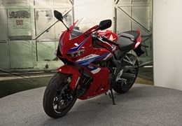 Neumotorrad Honda CBR650R E-Clutch