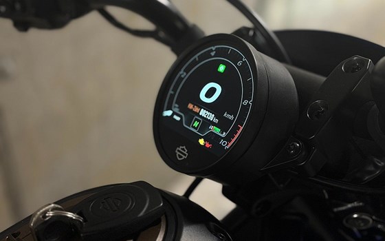 Gebrauchtmotorrad Harley-Davidson Sportster XL 1200C Custom - Bild 6