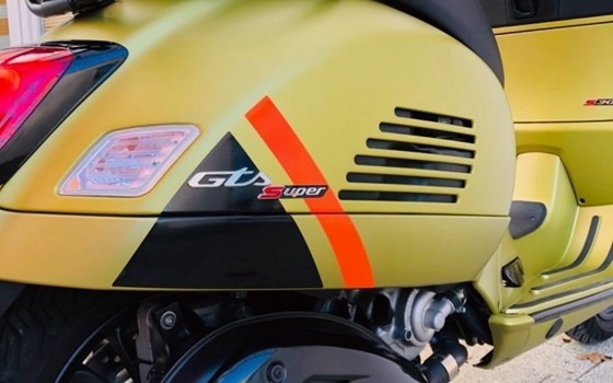 Gebrauchtmotorrad Vespa GTS 300 - Bild 9