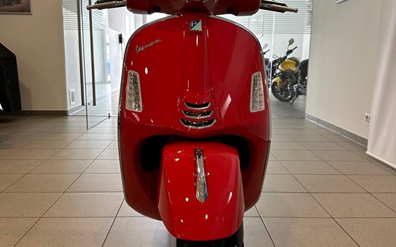 Neufahrzeug Vespa GTS 125 Super - Bild 5 Neufahrzeug Vespa GTS 125 Super - Bild 5