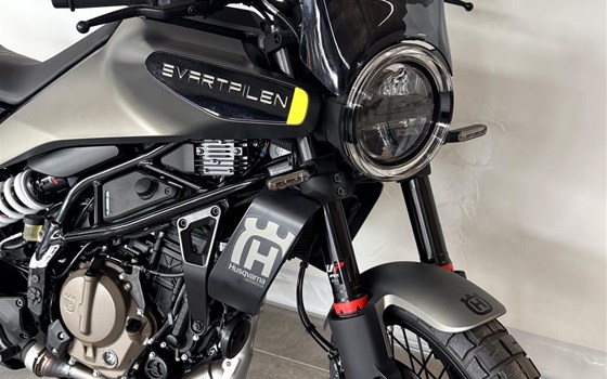 Neufahrzeug Husqvarna Svartpilen 125 - Bild 6 Neufahrzeug Husqvarna Svartpilen 125 - Bild 6
