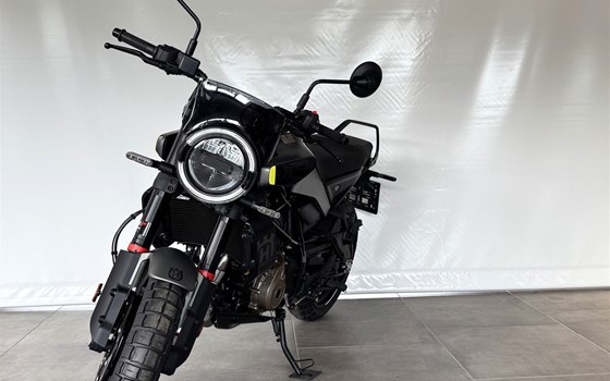 Neufahrzeug Husqvarna Svartpilen 125 - Bild 2 Neufahrzeug Husqvarna Svartpilen 125 - Bild 2