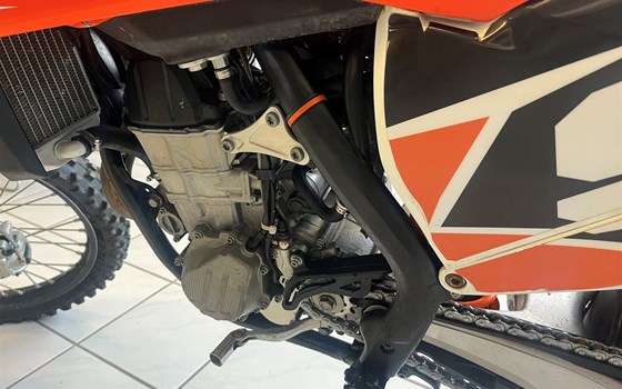 Gebrauchtmotorrad KTM 450 SX-F - Bild 7 Gebrauchtmotorrad KTM 450 SX-F - Bild 7