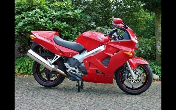 Gebrauchtmotorrad Honda VFR 800 F - Bild 1