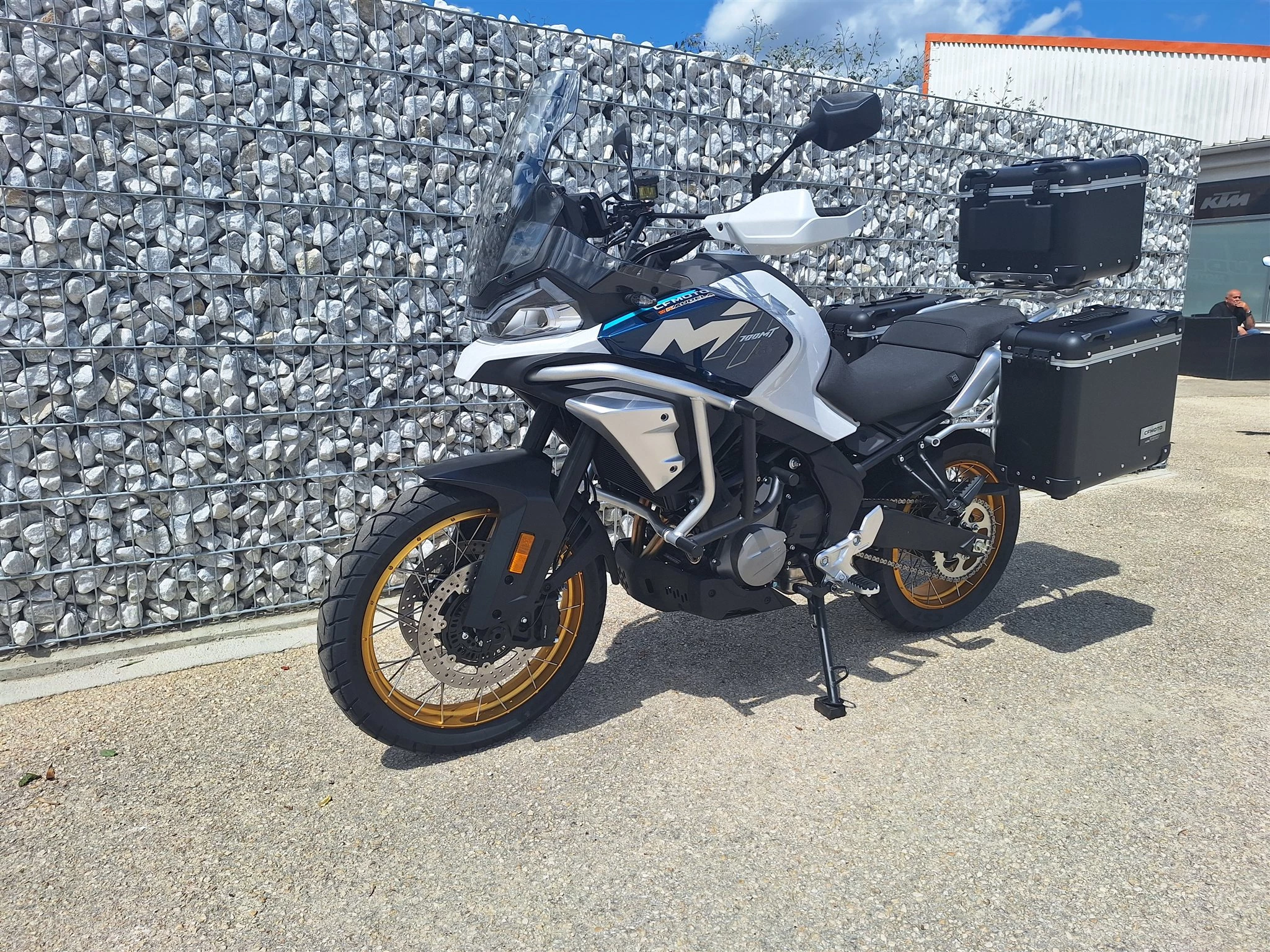 CFMOTO 700MT