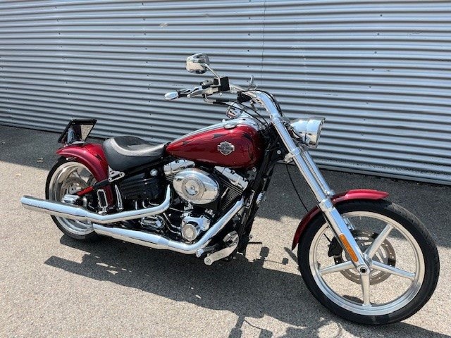 Harley-Davidson Softtail Rocker C FXCWC (Crimson Red Sunglo) - Bild 4