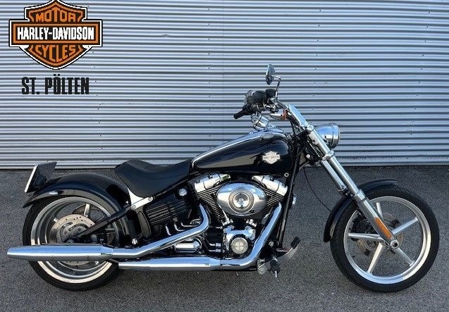 Harley-Davidson Softtail Rocker C FXCWC (Vivid Black)
