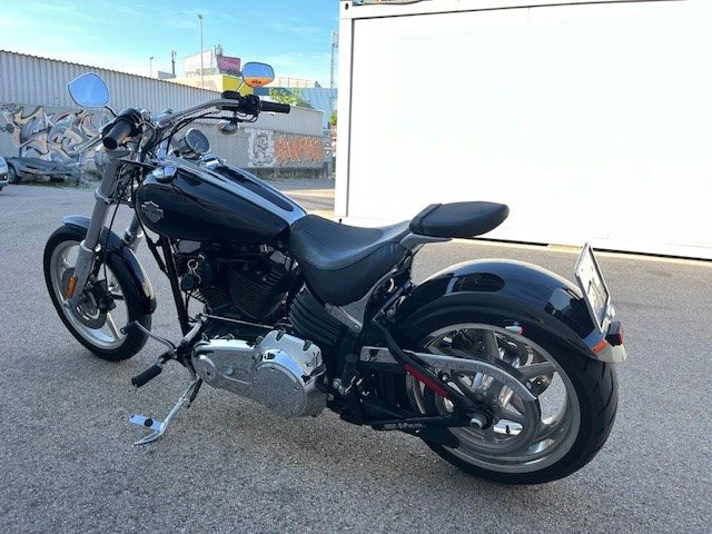 Harley-Davidson Softtail Rocker C FXCWC (Vivid Black) - Bild 11