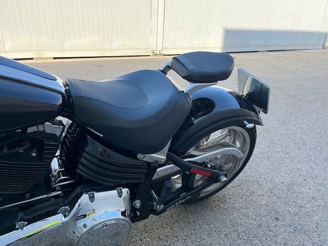 Harley-Davidson Softtail Rocker C FXCWC (Vivid Black) - Bild 13