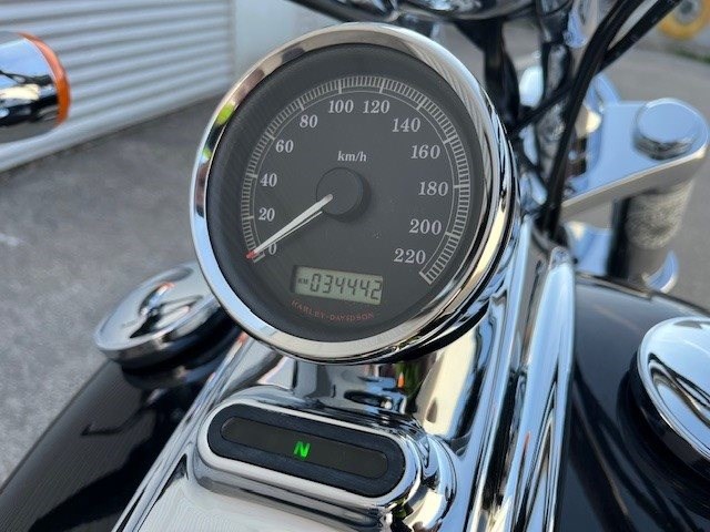 Harley-Davidson Softtail Rocker C FXCWC (Vivid Black) - Bild 14